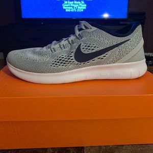 Womens Nike Free Rn Size 11